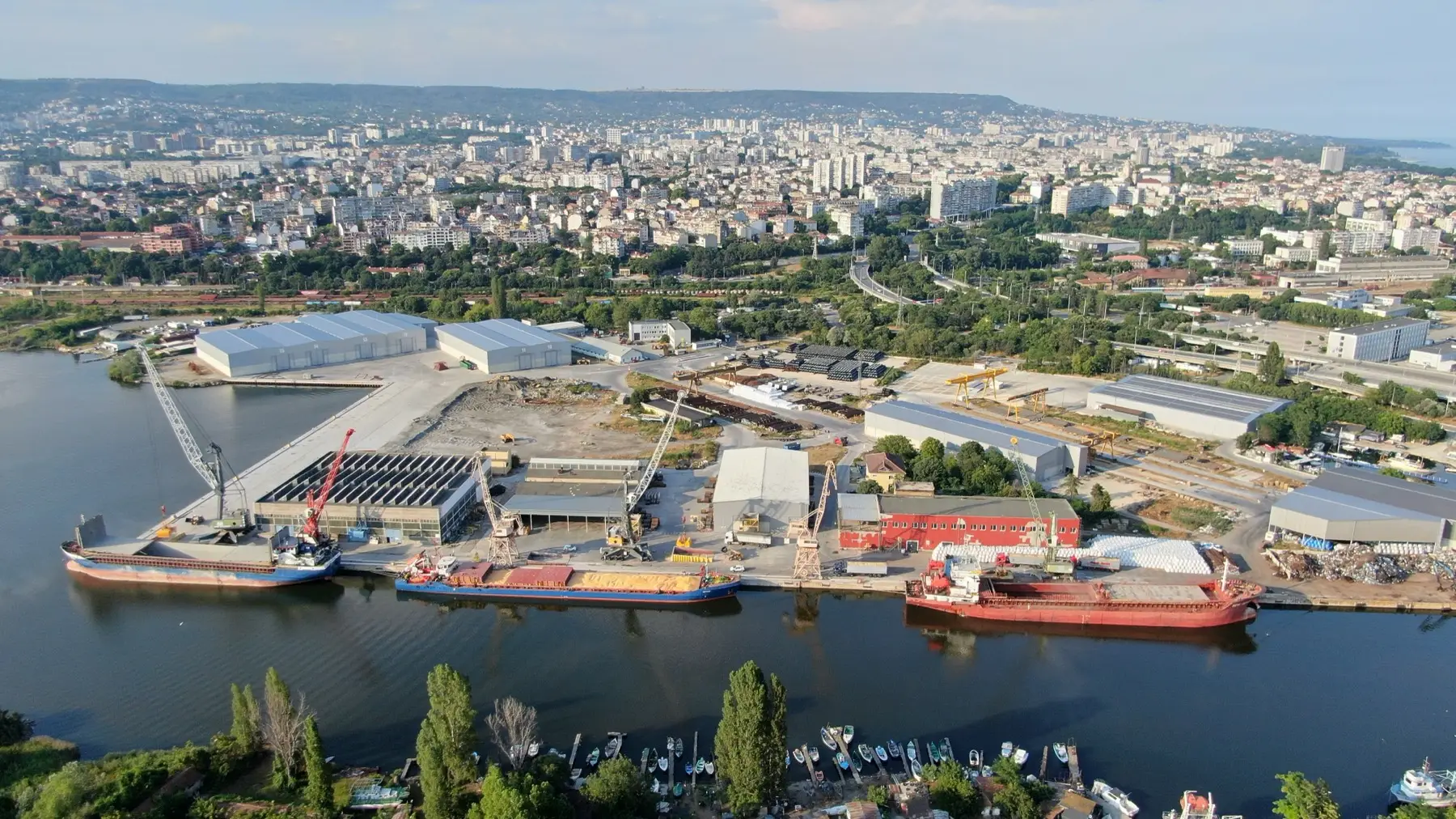 В експлоатация е ново корабно място в Одесос ПБМ във Варна